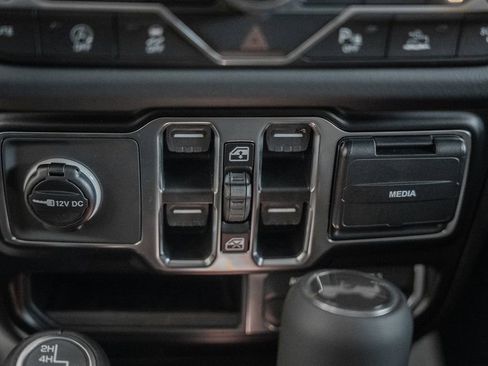 New 2026 Jeep Wrangler Unlimited Sahara AWD/4WD image 25