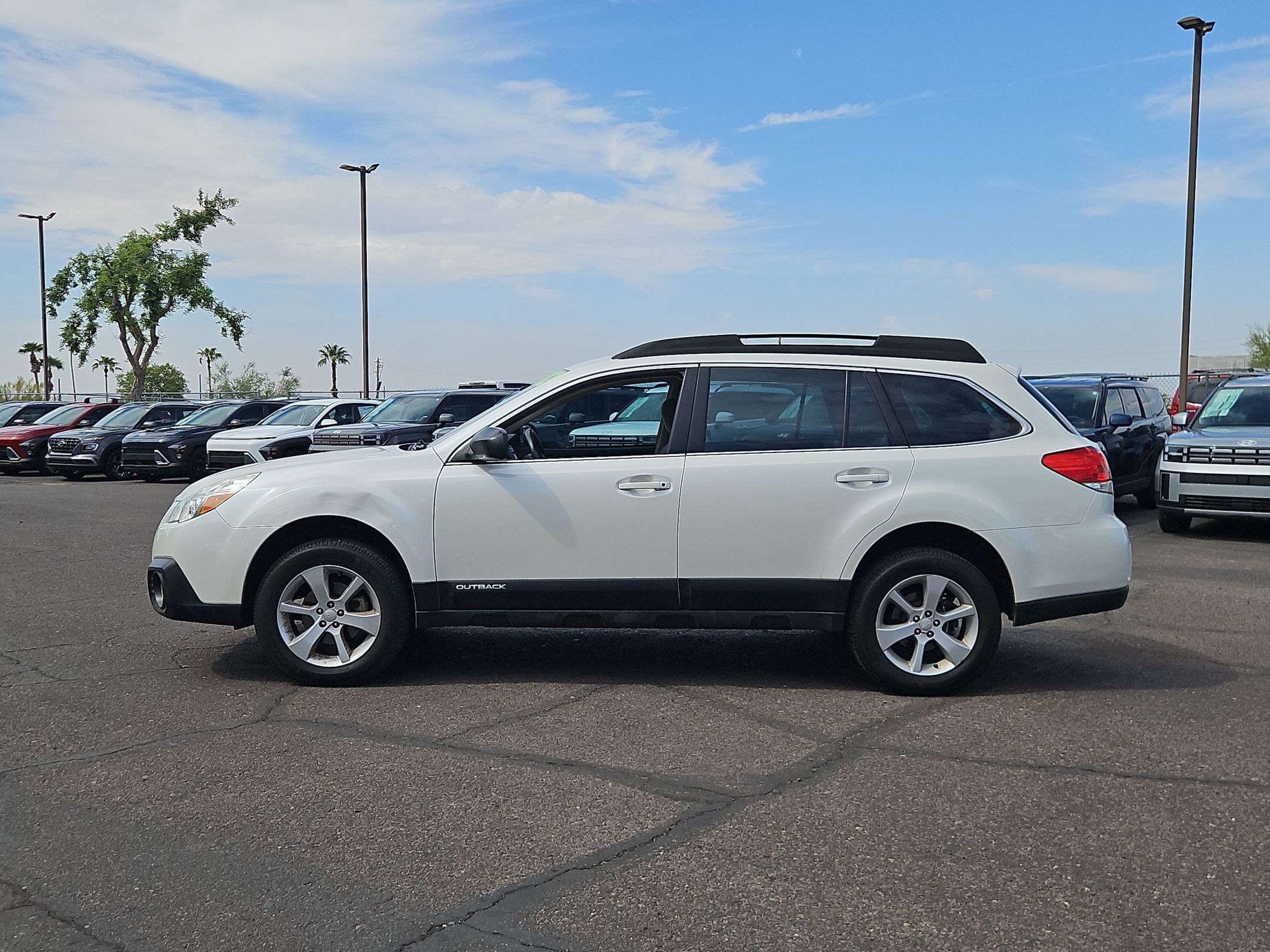 Used 2014 Subaru Outback 2.5i w/ Alloy Wheel Package AWD/4WD image 9