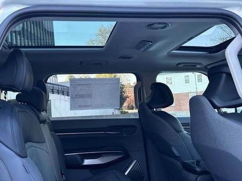 New 2026 Kia EV9 Wind image 18