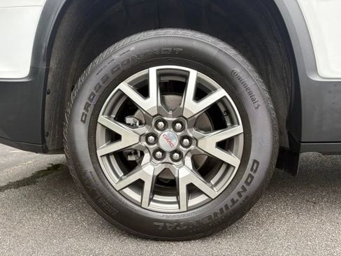 Used 2023 GMC Acadia SLE w/ Driver Convenience Package FWD image 17