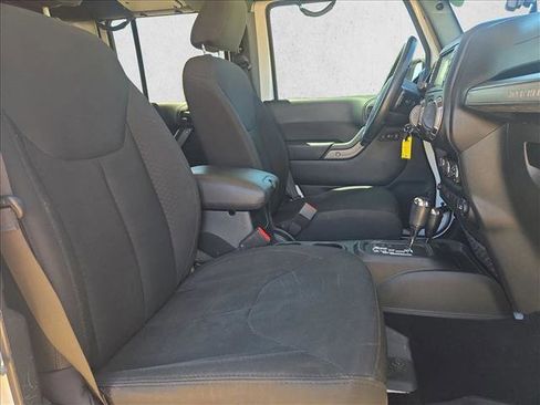 Used 2018 Jeep Wrangler Unlimited Sport S image 19
