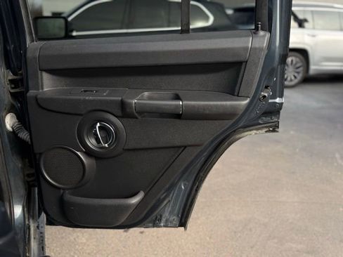 Used 2008 Jeep Commander Limited w/ Trailer Tow Group IV image 18