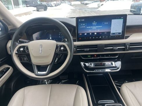 Used 2025 Lincoln Corsair Grand Touring w/ Equipment Group 301A image 17