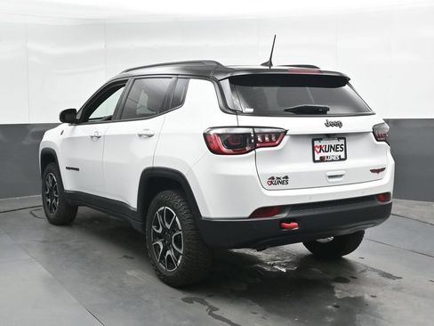 Used 2025 Jeep Compass Trailhawk AWD/4WD image 9