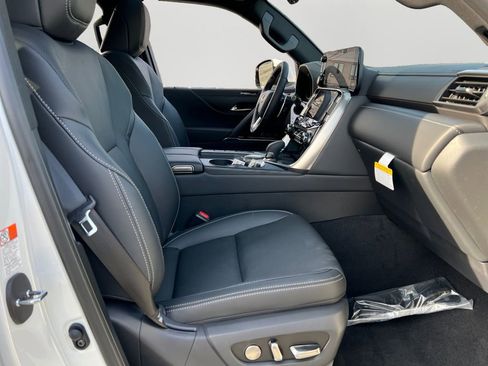New 2026 Lexus LX 700h Luxury image 7