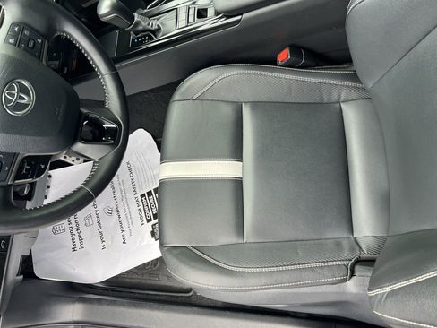 Used 2025 Toyota Camry SE w/ Convenience Package image 16