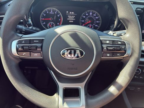 Used 2021 Kia K5 LXS FWD image 16
