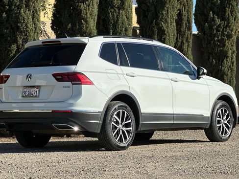 Used 2021 Volkswagen Tiguan SE w/ Panoramic Sunroof Package image 4