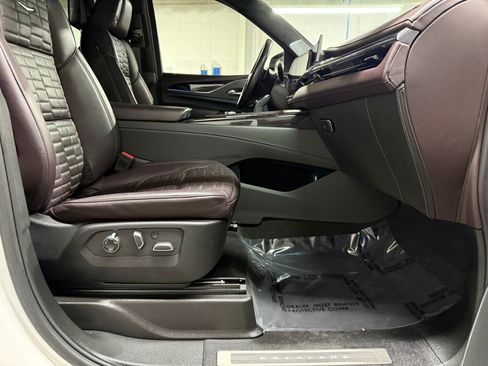 Certified 2023 Cadillac Escalade ESV Sport Platinum AWD/4WD image 26