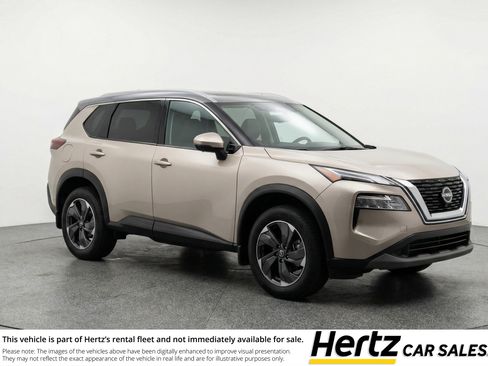 Used 2025 Nissan Rogue SV image 1