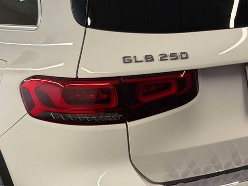 Certified 2023 Mercedes-Benz GLB 250 4MATIC image 10