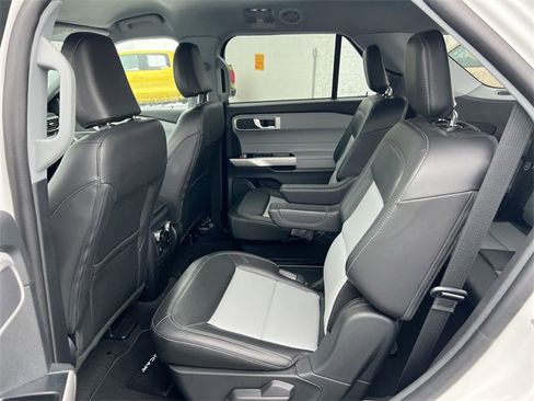Used 2022 Ford Explorer XLT w/ Equipment Group 202A image 23