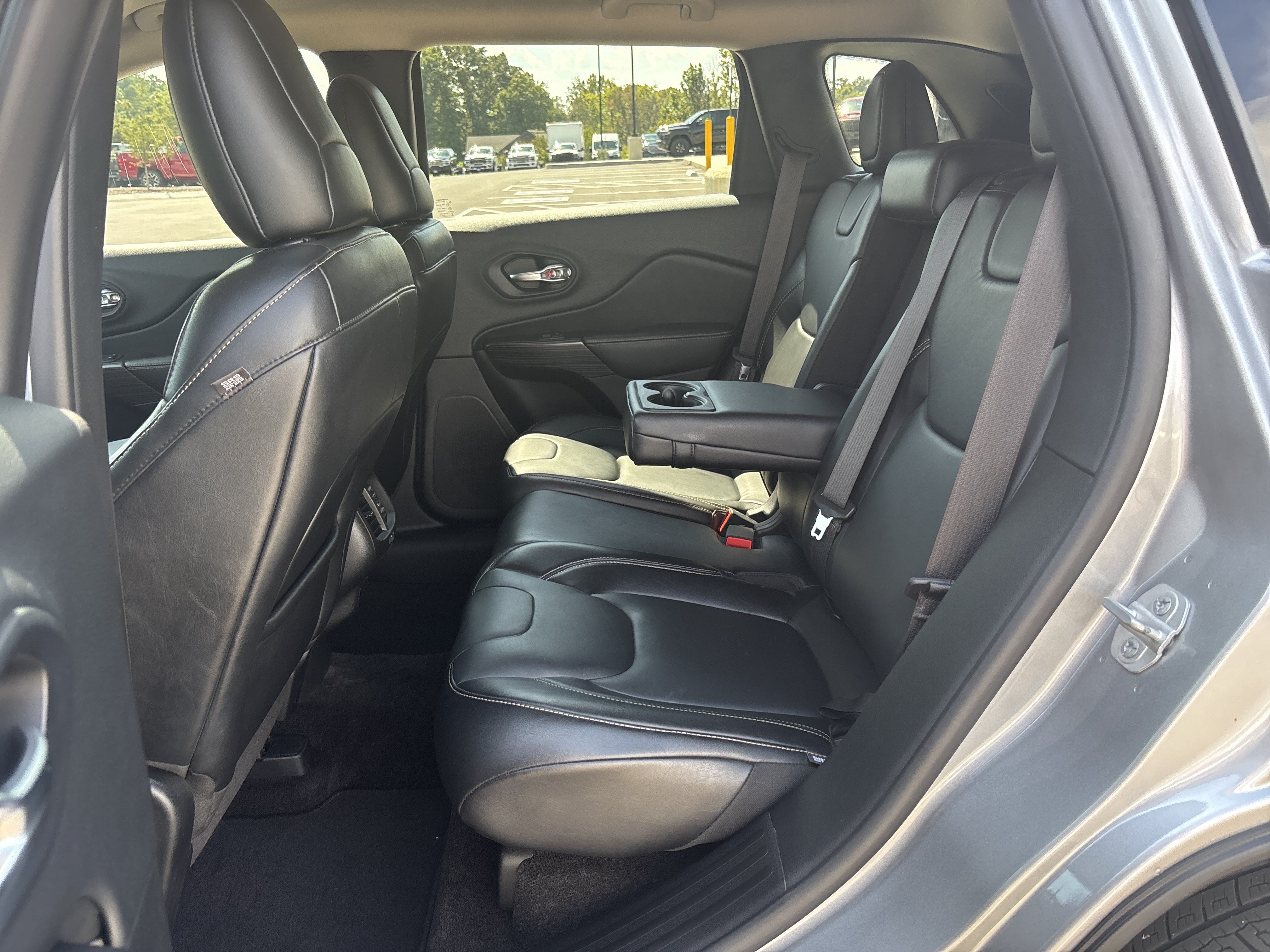 Used 2015 Jeep Cherokee Limited FWD image 30