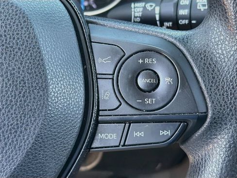 Used 2021 Toyota RAV4 XLE AWD/4WD image 20