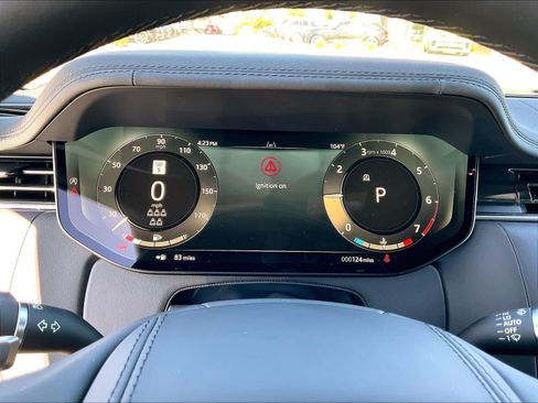 New 2026 Land Rover Range Rover Long Wheelbase SE AWD/4WD image 19