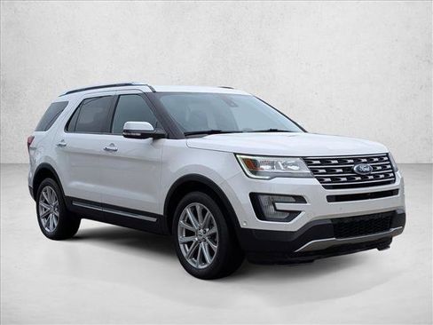 Used 2017 Ford Explorer Limited w/ Equipment Group 301A AWD/4WD image 3
