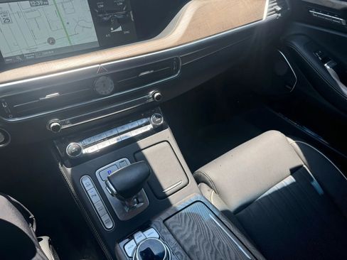 Used 2022 Genesis G90 3.3T Premium RWD image 19