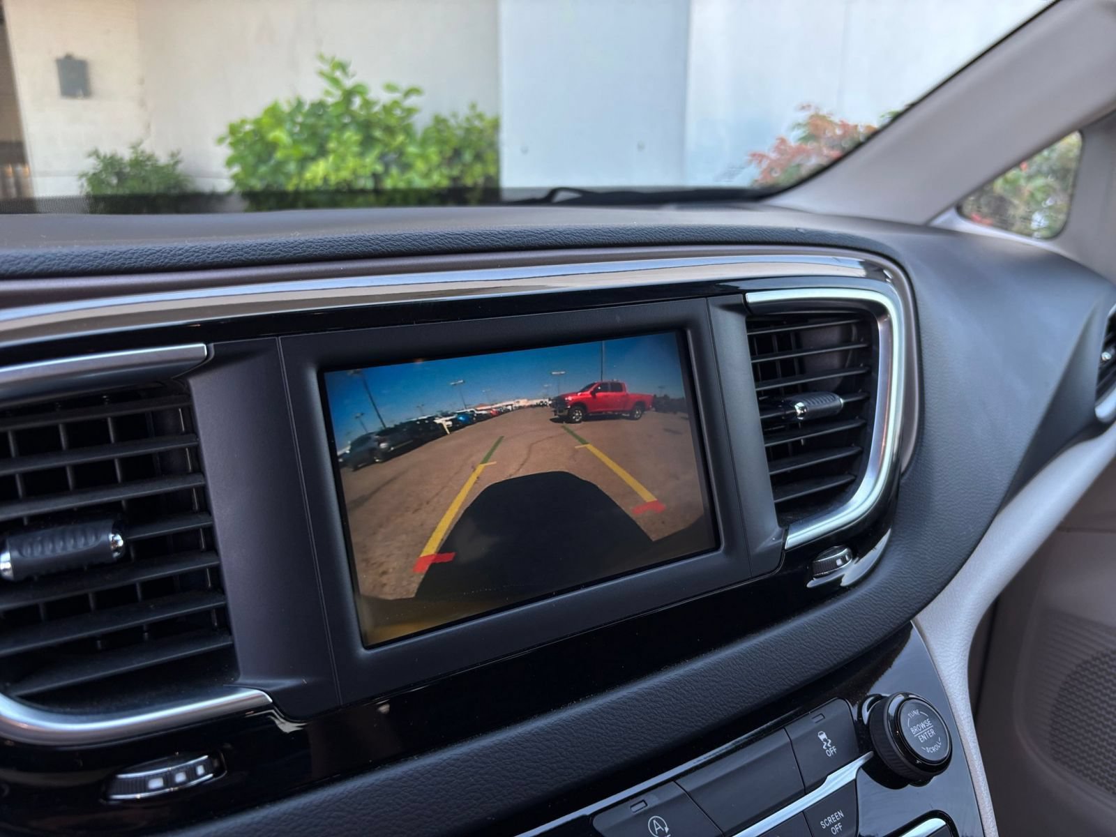 Used 2023 Chrysler Voyager LX FWD image 25