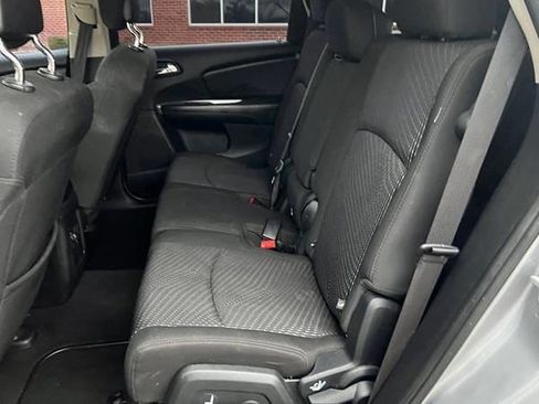 Used 2016 Dodge Journey SE w/ Flexible Seating Group image 5