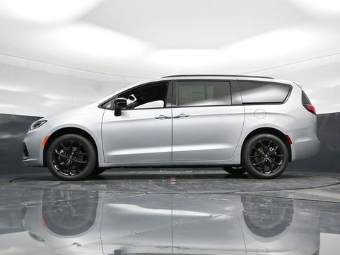 New 2026 Chrysler Pacifica Select image 54