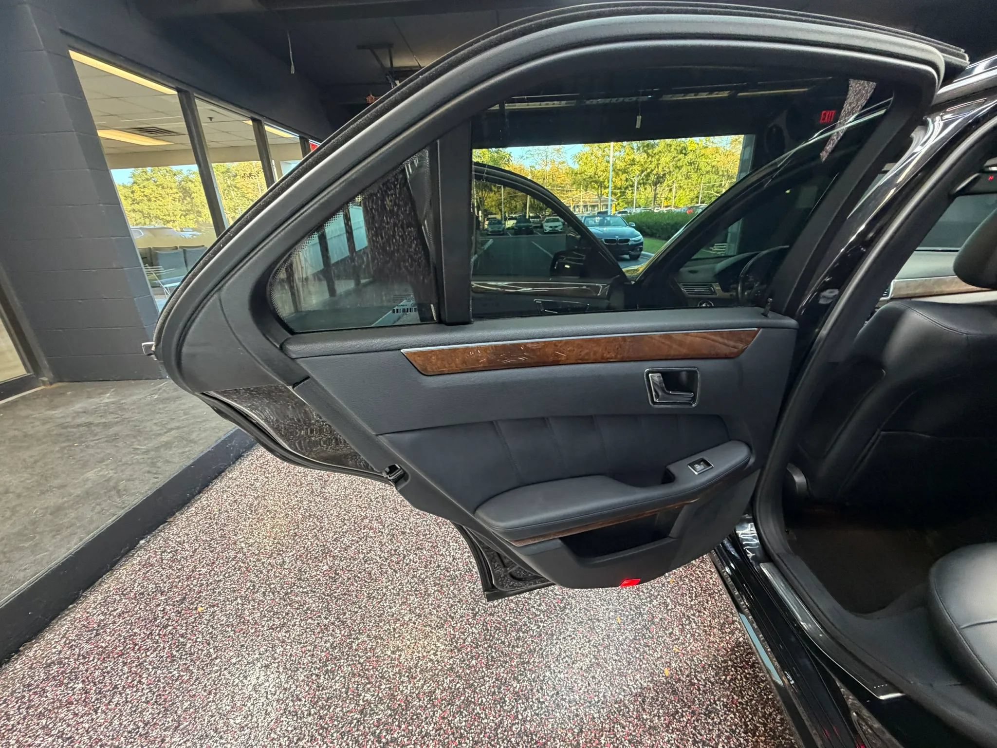 Used 2011 Mercedes-Benz E 350 4MATIC Sedan image 26