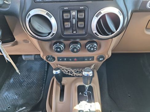 Used 2013 Jeep Wrangler Unlimited Rubicon w/ Connectivity Group image 38