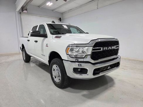 Used 2022 RAM 2500 Tradesman w/ Chrome Appearance Group AWD/4WD image 6