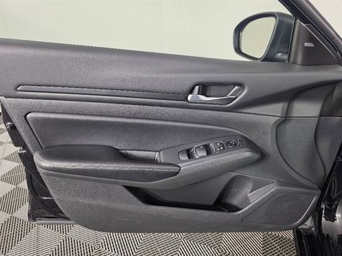 Used 2024 Nissan Altima 2.5 SV FWD image 38