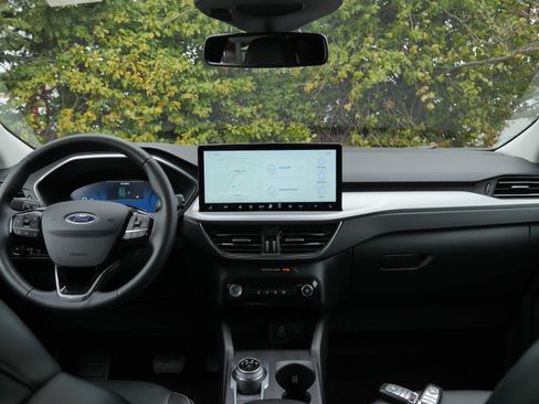 Certified 2025 Ford Escape Platinum AWD/4WD image 17