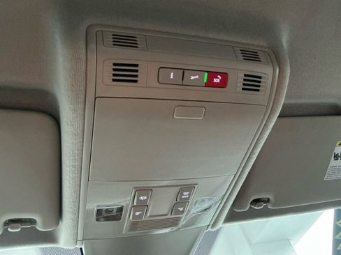 Used 2022 Volkswagen Tiguan SE image 35