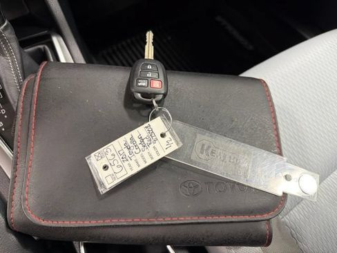 Used 2017 Toyota Corolla LE FWD image 28