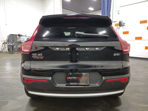 Used 2024 Volvo XC40 B5 Core image 16