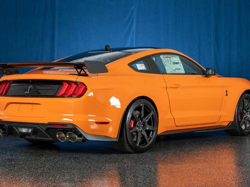 Used 2021 Ford Mustang Shelby GT500 w/ Carbon Fiber Track Pack image 6