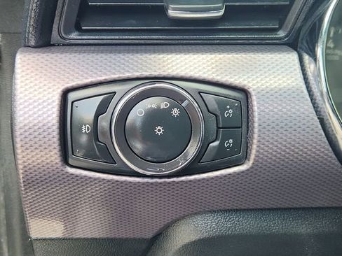 Used 2016 Ford Mustang Coupe RWD image 16