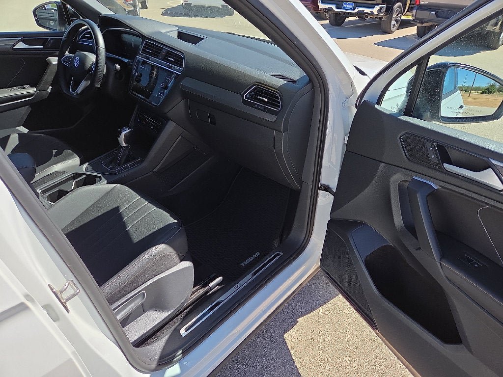 Used 2024 Volkswagen Tiguan SE R-Line FWD image 13