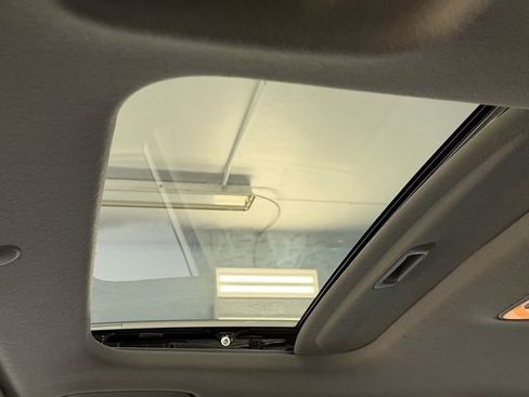 Used 2024 Hyundai Venue SEL FWD image 12