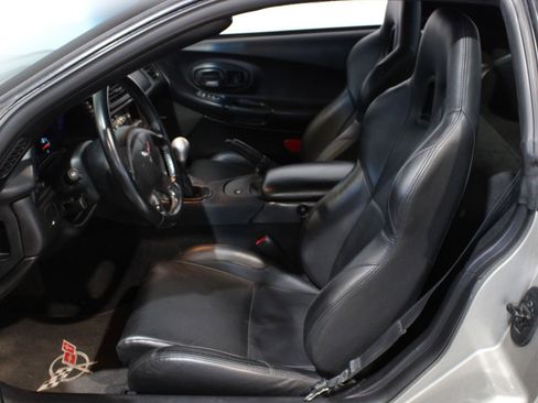 Used 1999 Chevrolet Corvette Coupe w/ Lighting Pkg RWD image 31