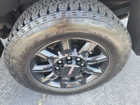 Used 2025 GMC Sierra 2500 AT4 AWD/4WD image 14