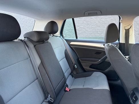 Used 2016 Volkswagen e-Golf SE image 18