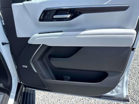 New 2026 Chevrolet Suburban Premier RWD image 15