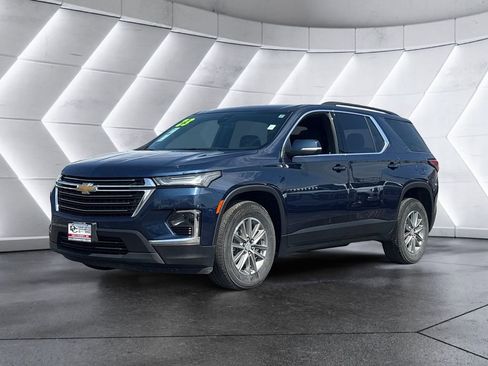 Used 2023 Chevrolet Traverse LT image 1