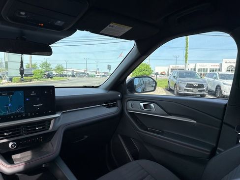 Used 2025 Ford Explorer ST-Line w/ ST-Line Street Pack AWD/4WD image 24