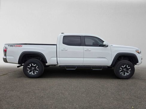 Certified 2022 Toyota Tacoma TRD Off-Road AWD/4WD image 2