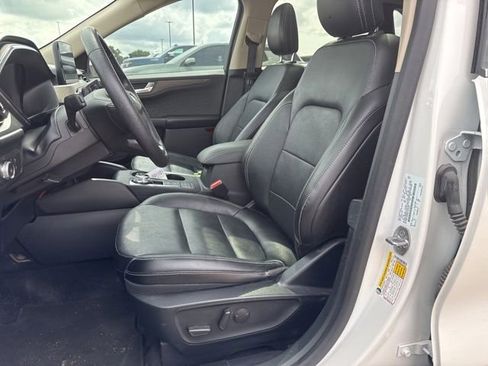 Used 2020 Ford Escape Titanium w/ Titanium Premium Package 2.0 FWD image 10