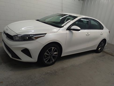 Used 2023 Kia Forte LXS w/ LXS Technology Package FWD image 2