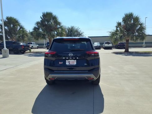Used 2023 Nissan Rogue SL w/ SL Premium Package FWD image 4