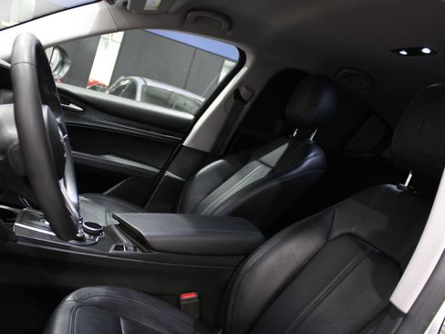 Used 2018 Alfa Romeo Stelvio Base image 21