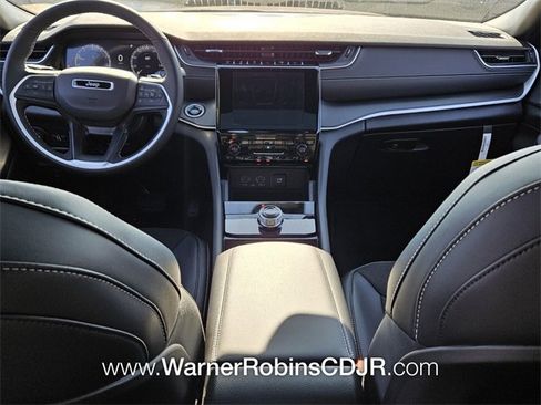 New 2025 Jeep Grand Cherokee Altitude image 8