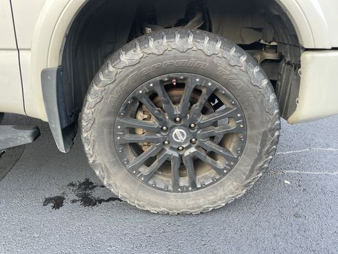 Used 2019 Nissan Titan PRO-4X w/ Pro-4x Convenience Package AWD/4WD image 16
