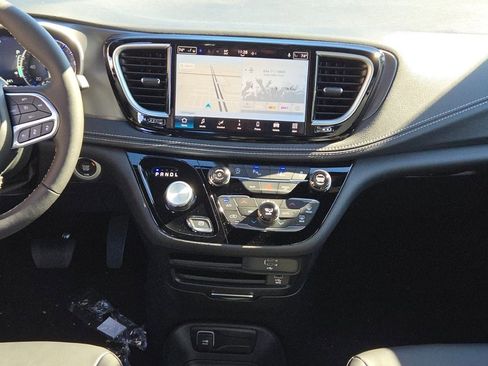 New 2026 Chrysler Pacifica Select image 21